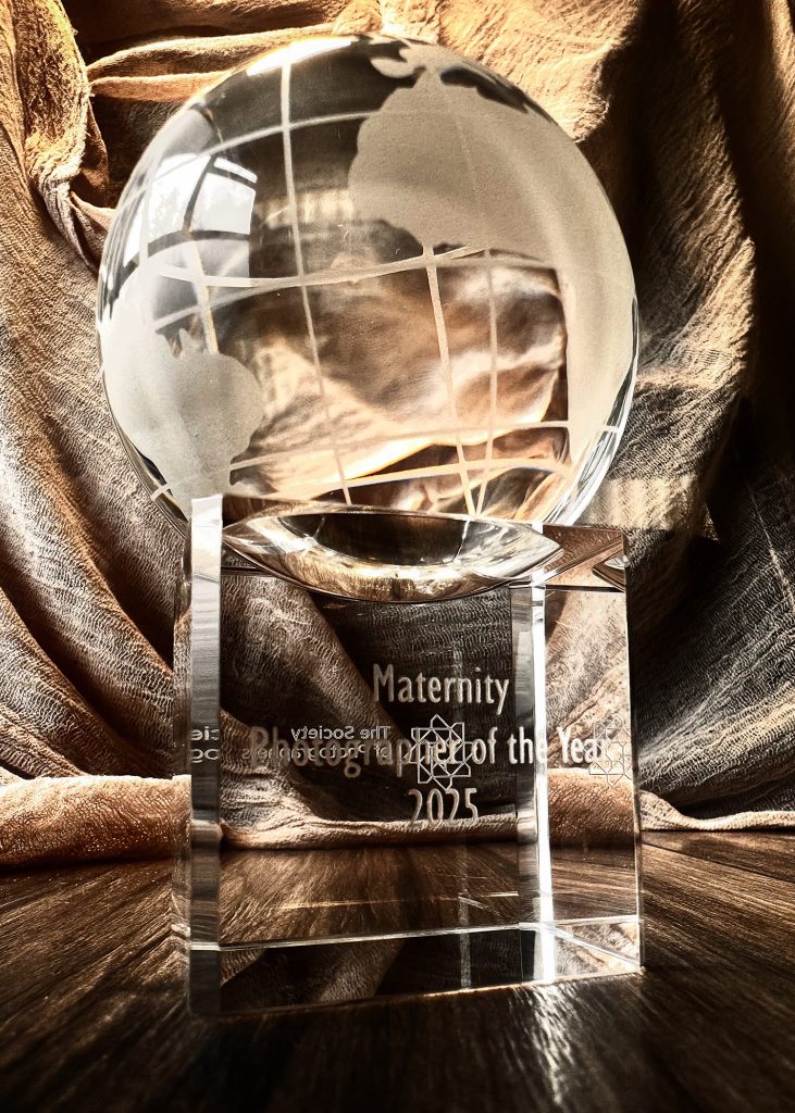 Maternity-Photographer-Of-The-Year-2025-Sutton-Surrey-London-Photographer-Awardweb