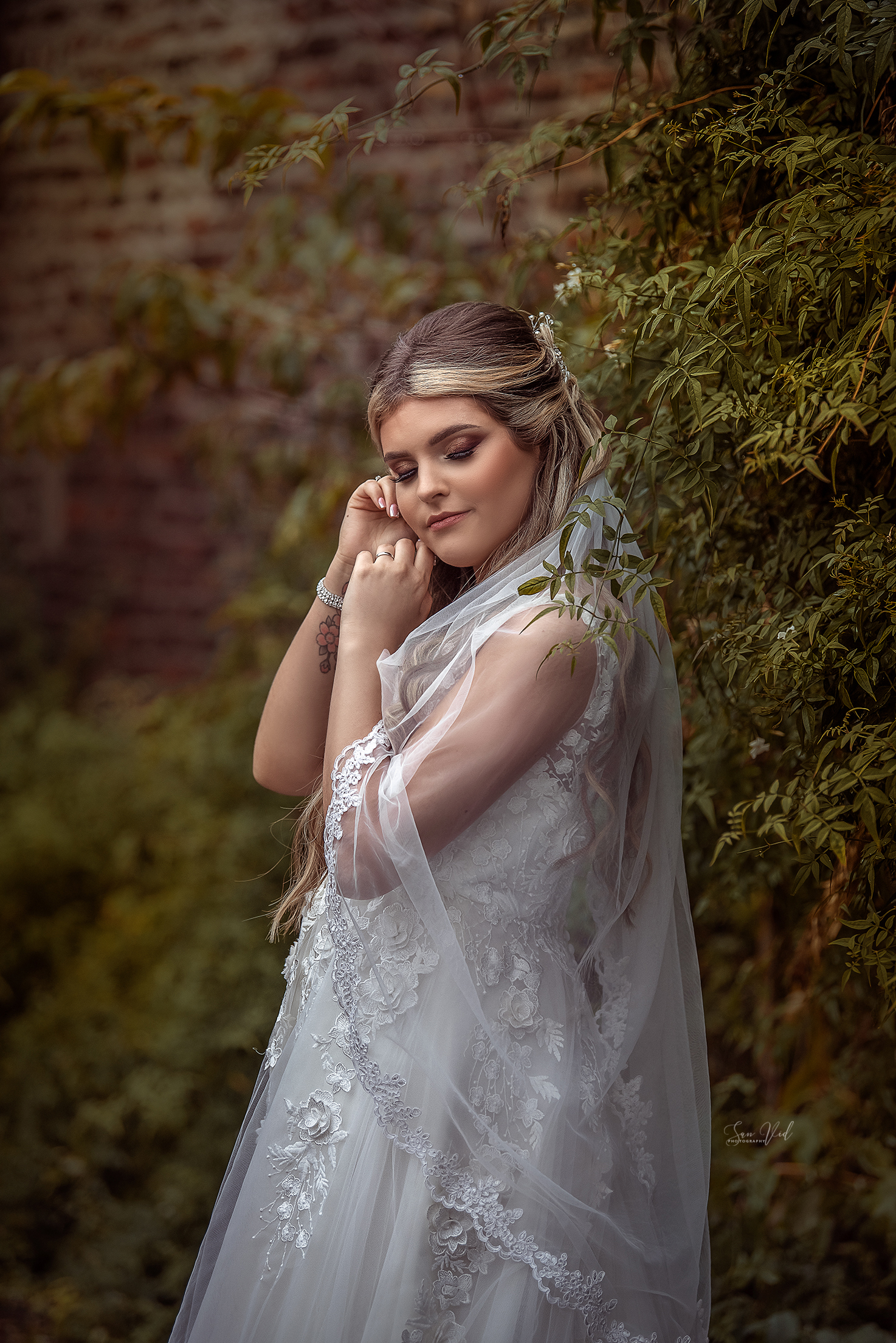 Wedding Photography Bride Dress Ayscoughfee Hall Museum and Gardens Spalding