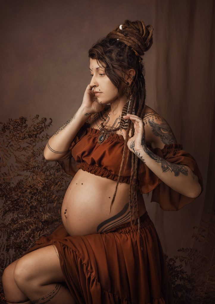 Maternity-Pregnancy-Photo-Photoshoot-Studio-Session-Sutton-Surrey-London-SanVidPhotography2025