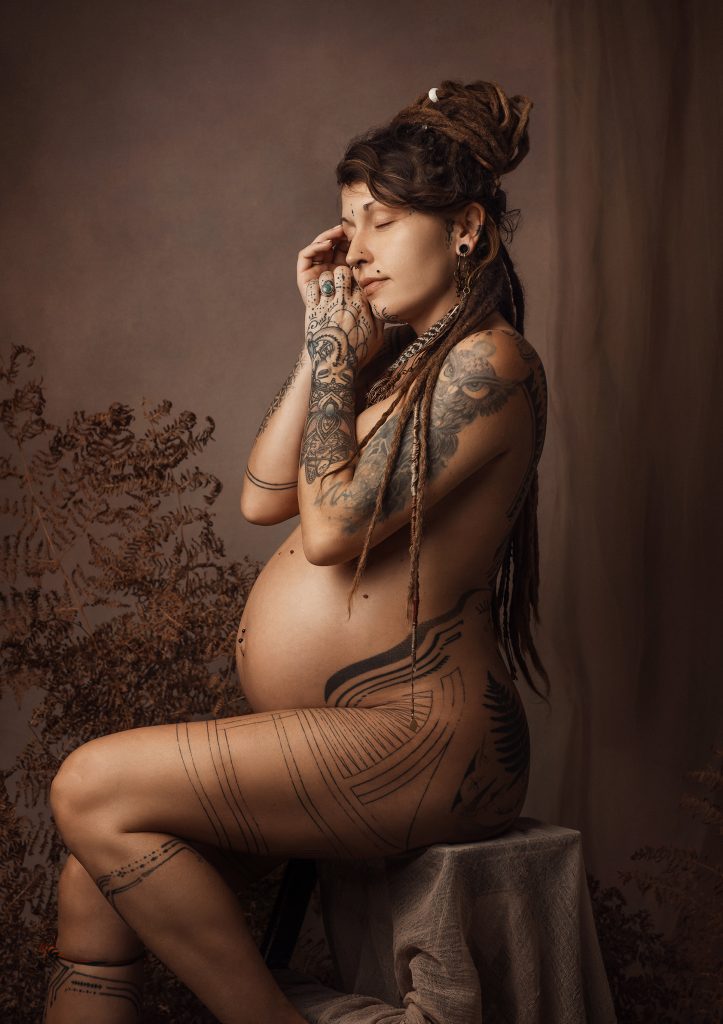 Maternity-Pregnancy-Photo-Photoshoot-Studio-Session-Sutton-Surrey-London-SanVidPhotography2025