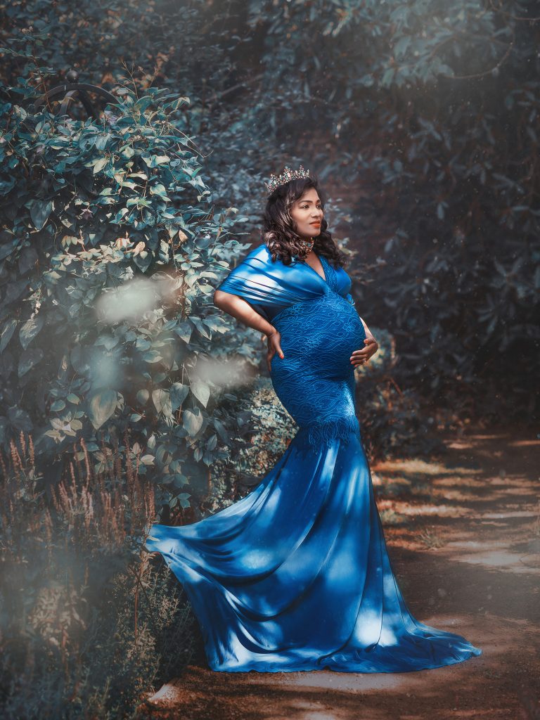 Outdoors-Fairy-Tale-Maternity-Photoshoot-Wimbledon-Sutton-Surrey-London