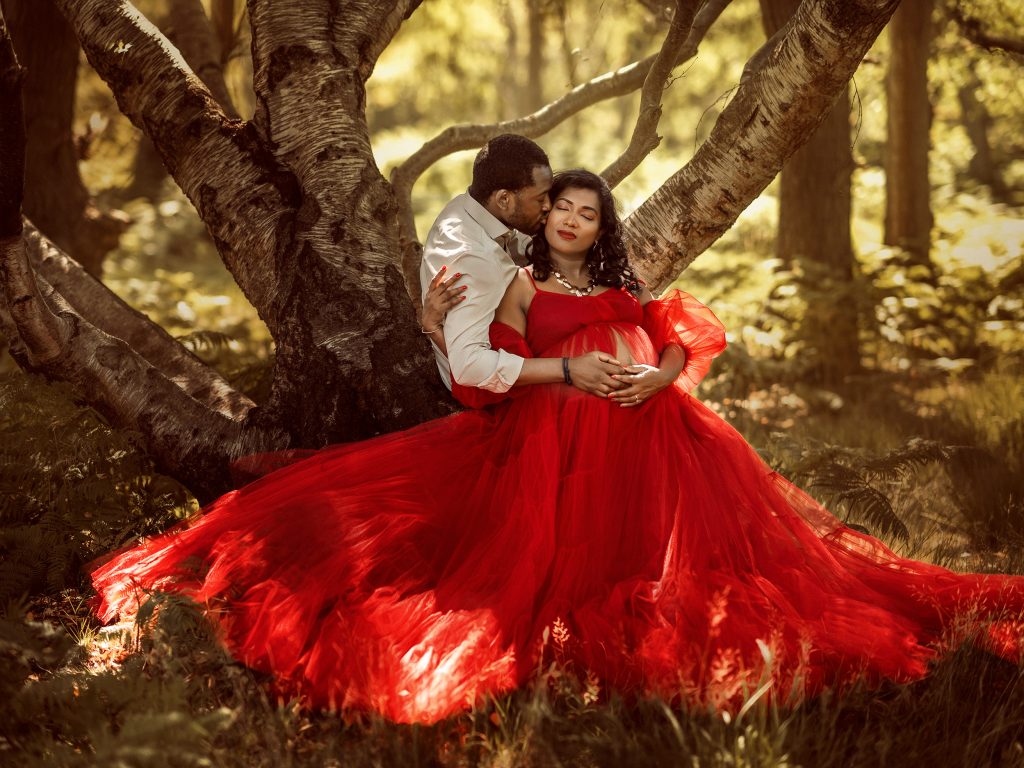 Summer-Park-Outdoors-Maternity-Couple-Photoshoot-Sutton-Wimbledon-Surrey-London-Photographer