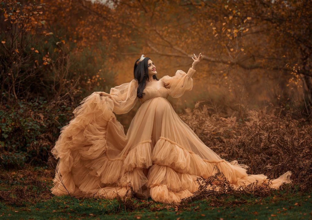 Autumn-Nature-Outdoors-Pregnancy-Maternity-Photoshoot-Headley-Heath-Surrey-London-Photographer