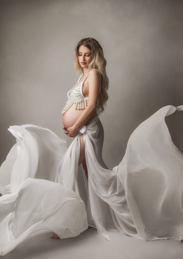 Studio-Maternity-Photoshoot-Elegant-Professional-Pregnancy-Phpotography-in-Sutton-Surrey-London-Surrey2025-SanVidPhotography09 (1)