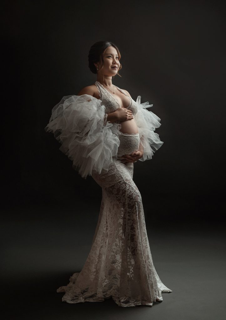 Studio-Maternity-Photoshoot-Elegant-Professional-Pregnancy-Phpotography-in-Sutton-Surrey-London-Surrey2025-SanVidPhotography011 (1)