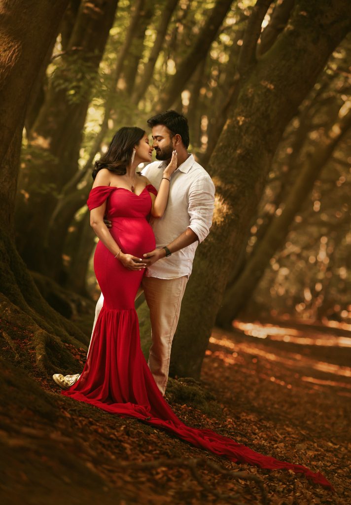 Woodland-Maternity-Creative-Couple-Photoshoot-Surrey-Sutton-Dorking
