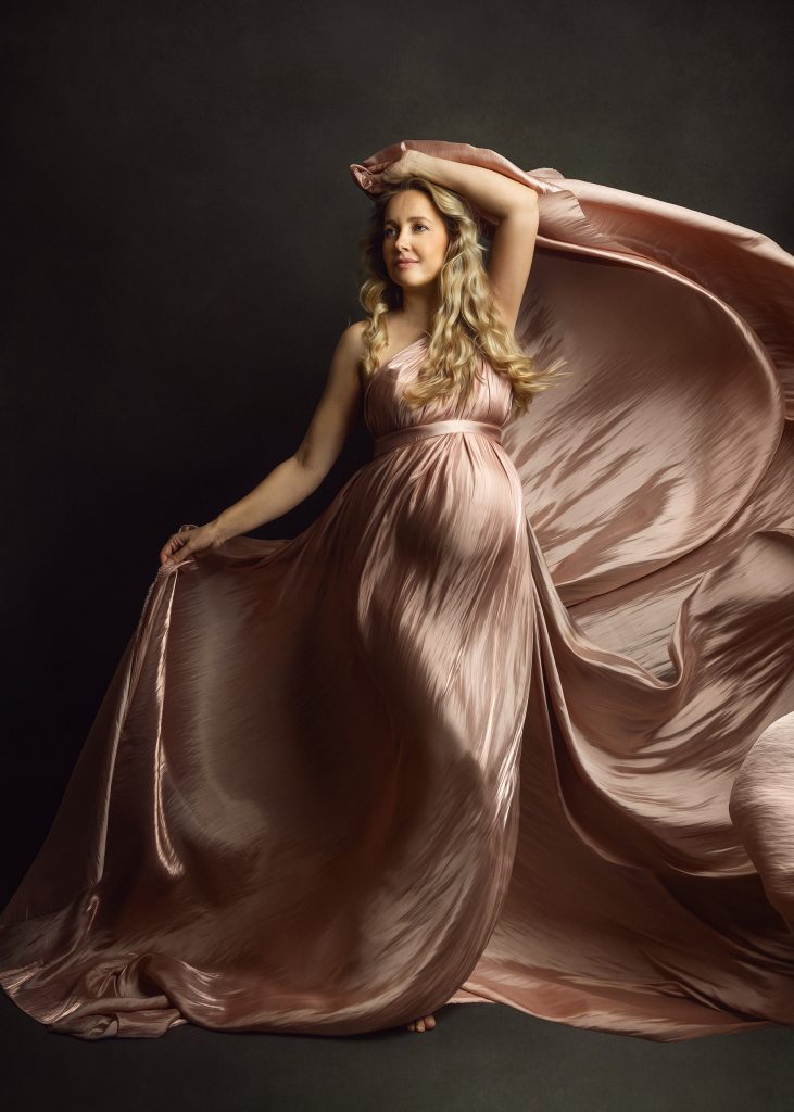 Studio-Maternity-Portrait-Pregnant-Lady-Flowing-Fabric-Elegant-Pgotoshoot-Sutton-London-Surrey-Photographer