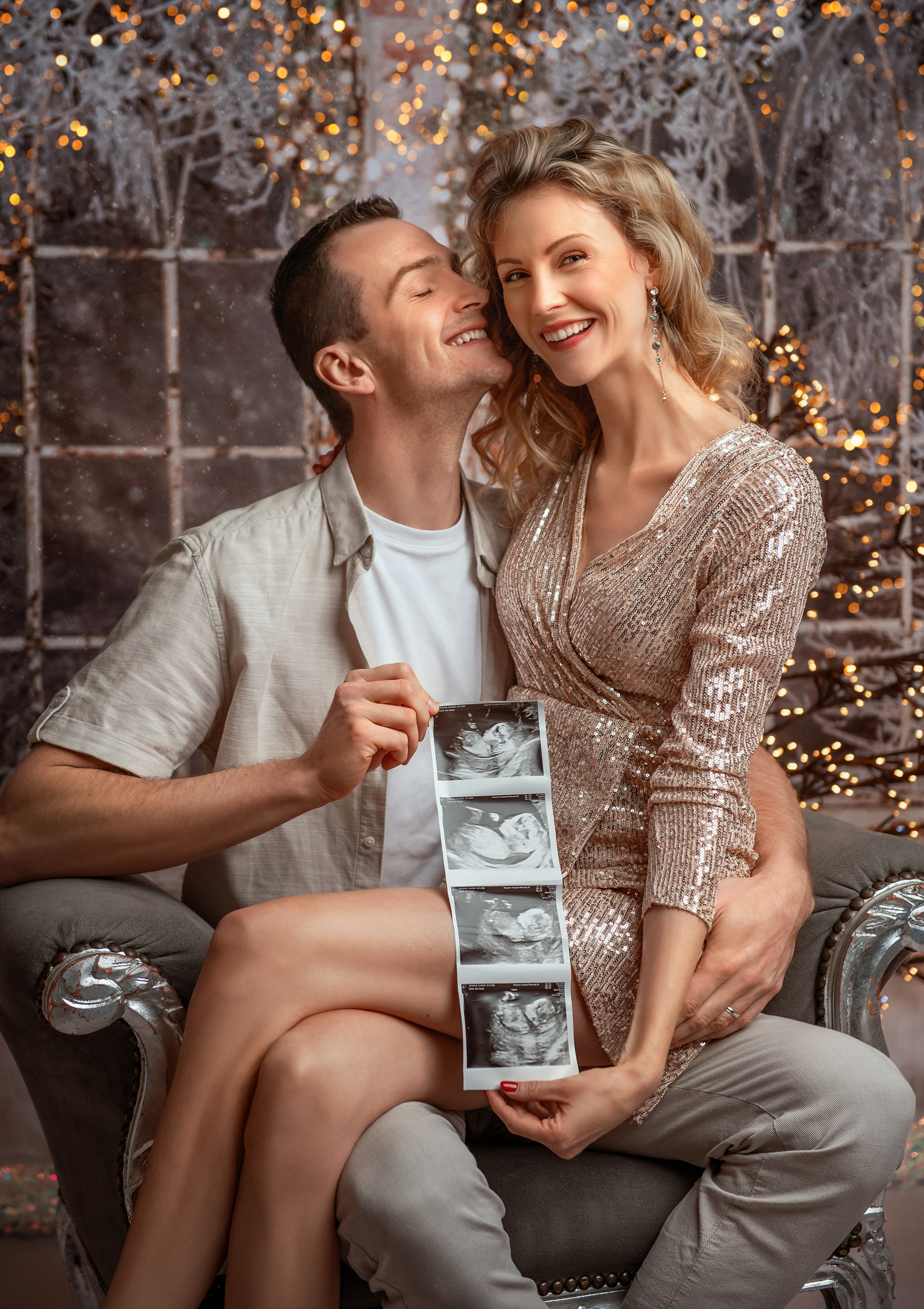 Studio-Christmas-Couple-Maternity-Family-Session